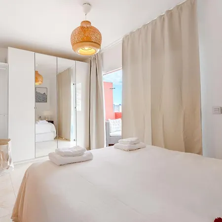 Ferienhaus Belvedere Sea View Townhouse - Private Terrace, Bbq & Pool